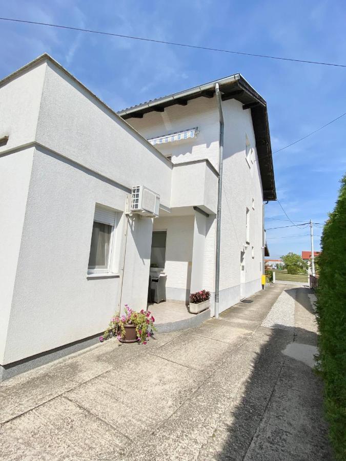 Apartman Lucija Gradici Eksteriør billede